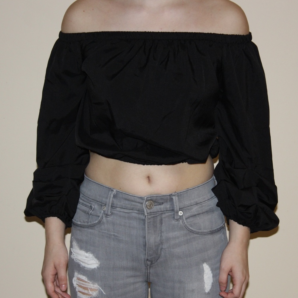 Off-the-shoulder Black Crop-top